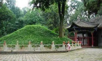《草船借箭》借箭成功的原因_草船借箭是谁成功实施的_箭草船借箭