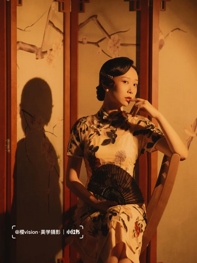 空间相册旗袍美女-空间相册中的旗袍美女：东方美的化身，让人沉醉的流动画卷